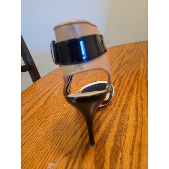 GUESS Women Size 7M Black Patent Leather Stiletto Heels 4.5 Cream and Tan - Picture 6 of 14